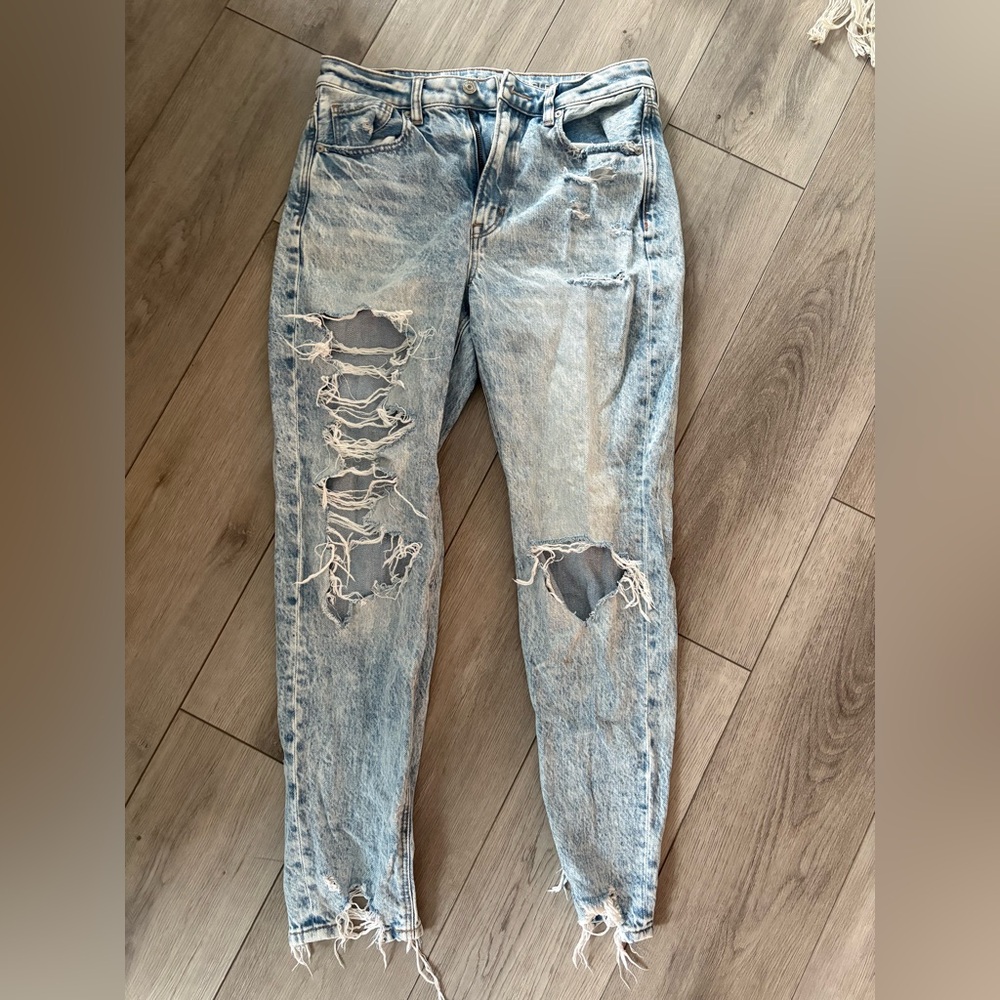 American Eagle Outfitters Light Blue Distressed Boyfriend Jeans